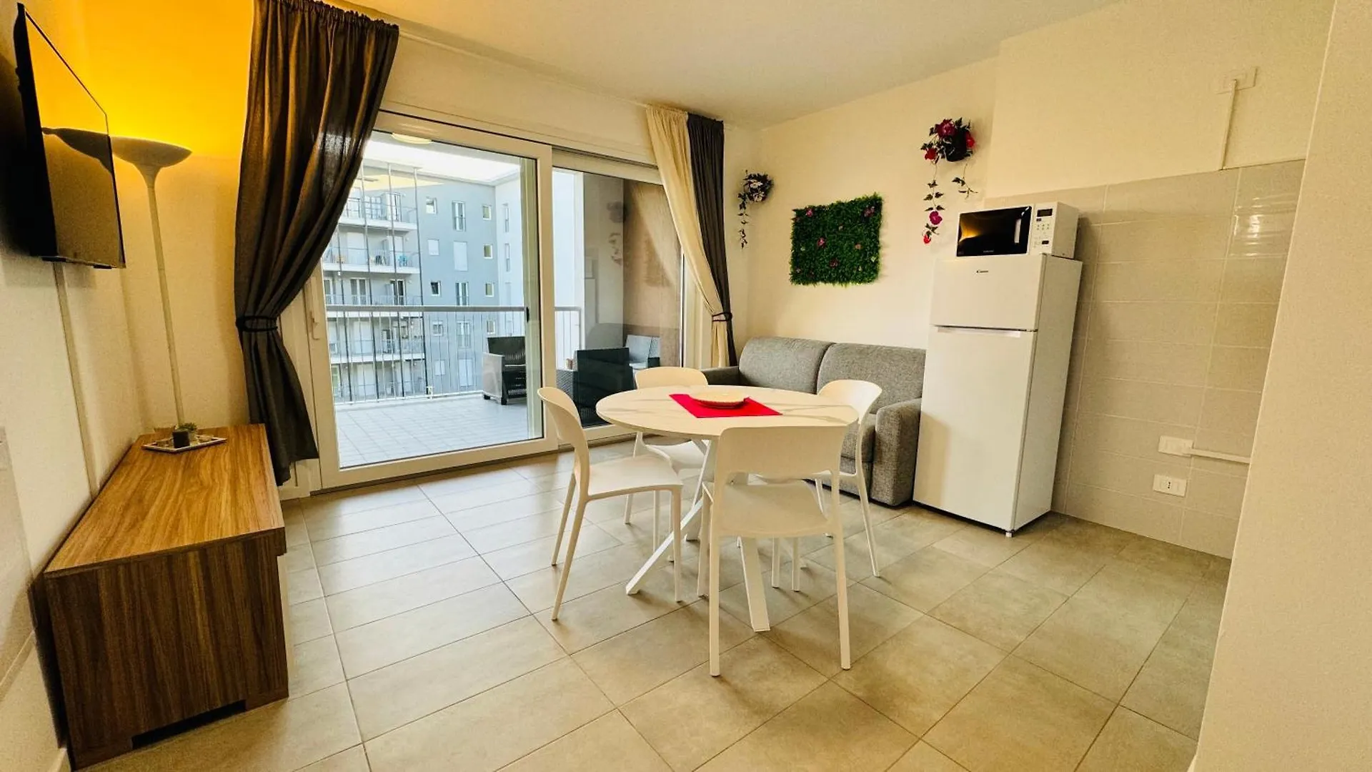 The Family Home Rozzano Apartment